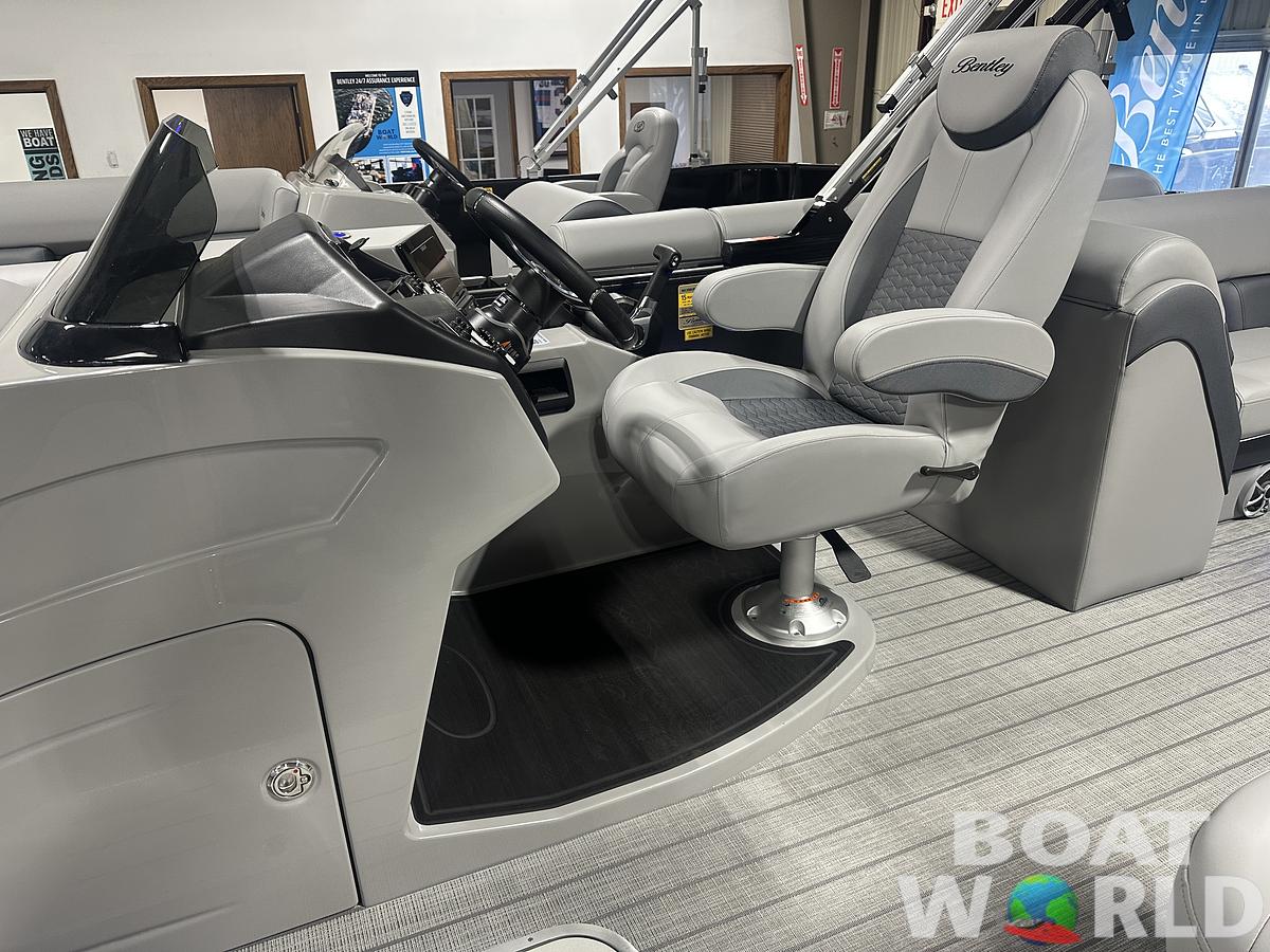 2025 Bentley Pontoons Elite 223 Admiral Quad Lounge Tritoon & Honda 4-Stroke EFI