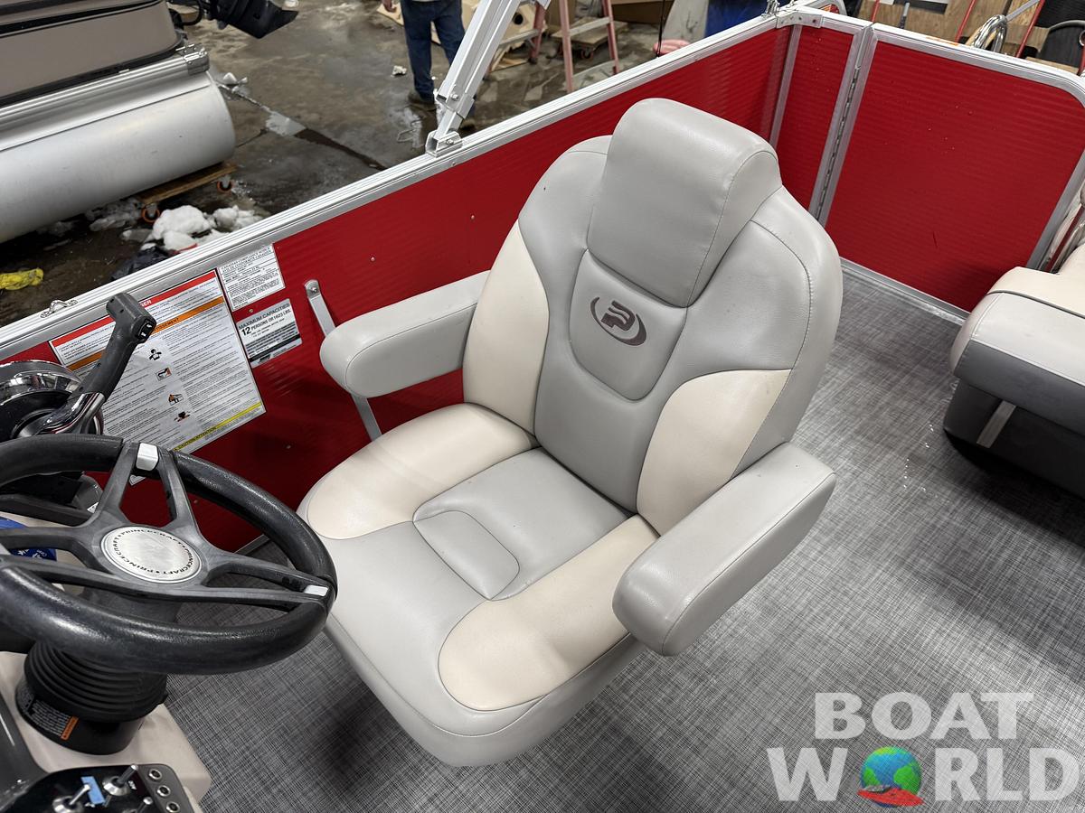 Used 2021 Princecraft Vectra 23 RL Dinette Swingback Pontoon & 115HP