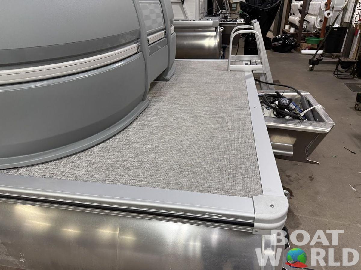 2025 Tahoe Pontoons Aura 2185 Quad Lounge & 90HP 4-Stroke EFI