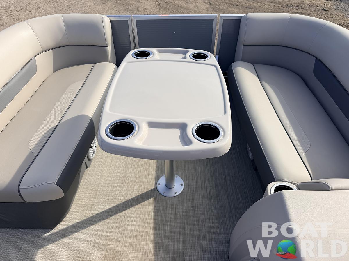 Used 2020 Princecraft Vectra 21 Rear Lounge Dinette Pontoon & 60HP Mercury 4Stroke -$24,995