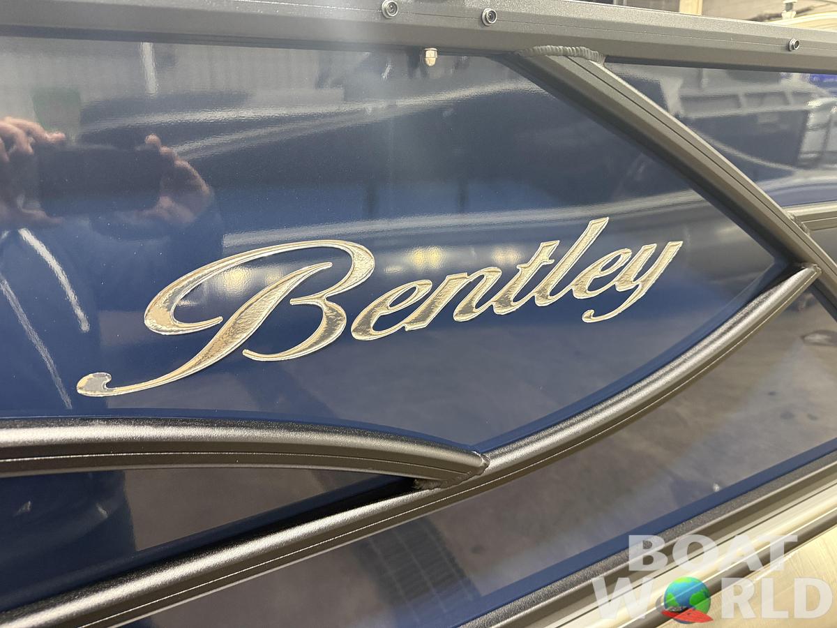 2026 Bentley Pontoons Legacy 220 QSB Swingback 
