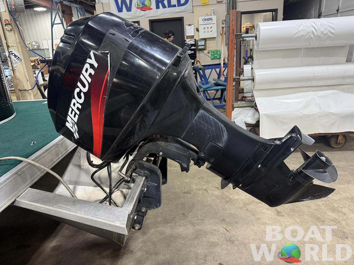 Used 2005 Leisure Island 2021 & 40HP