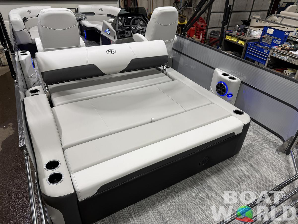 2026 Montego Bay 8522 Swingback Deluxe Pontoon