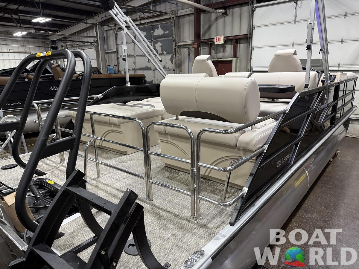 2026 Bentley Pontoons Legacy 223 QSB Swingback Tritoon 