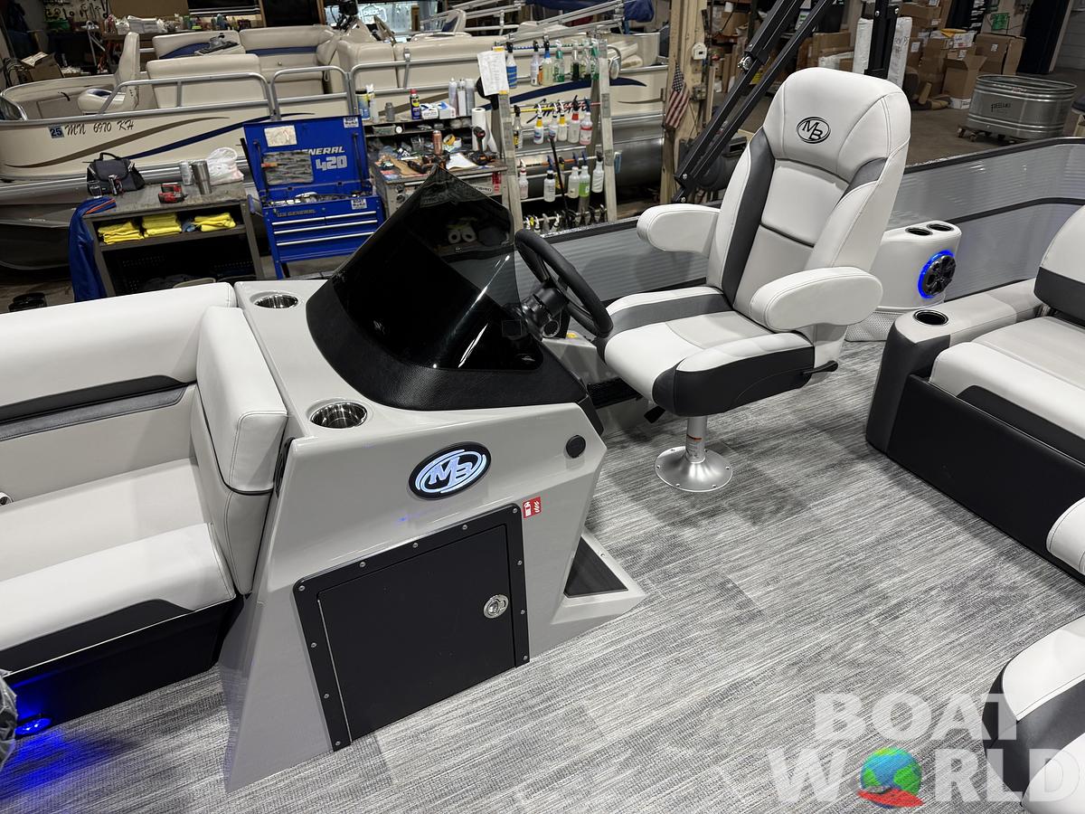 2026 Montego Bay 8522 Swingback Deluxe Pontoon