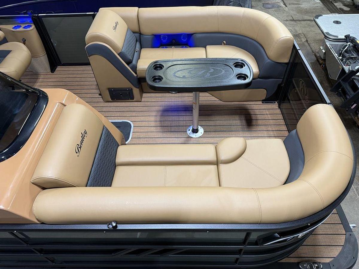 2025 Bentley Pontoons Elite 223 Swingback Tritoon & Honda 4-Stroke EFI