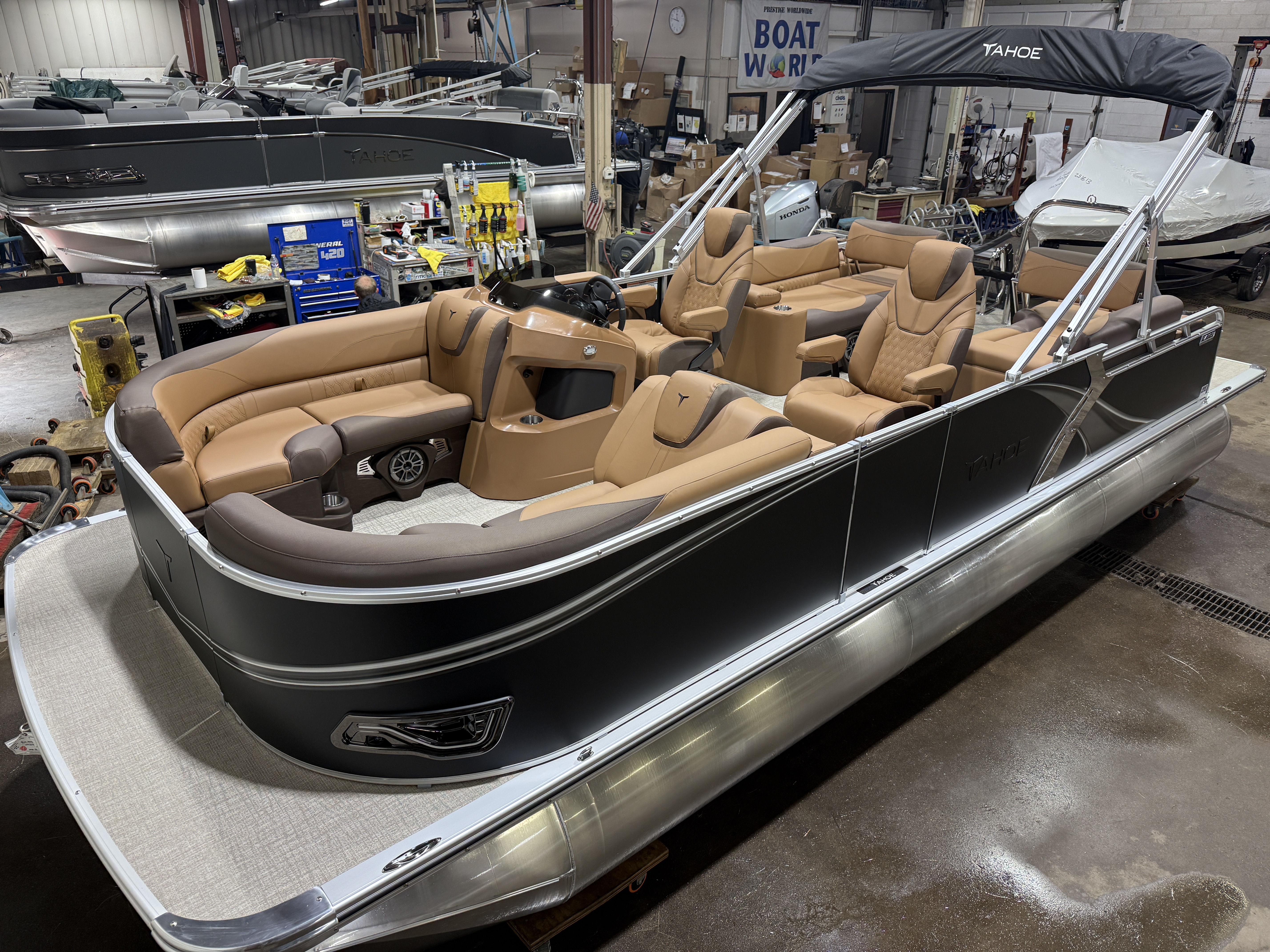 2026 Tahoe Pontoons LTZ 2385 Quad Lounge Shift SS 