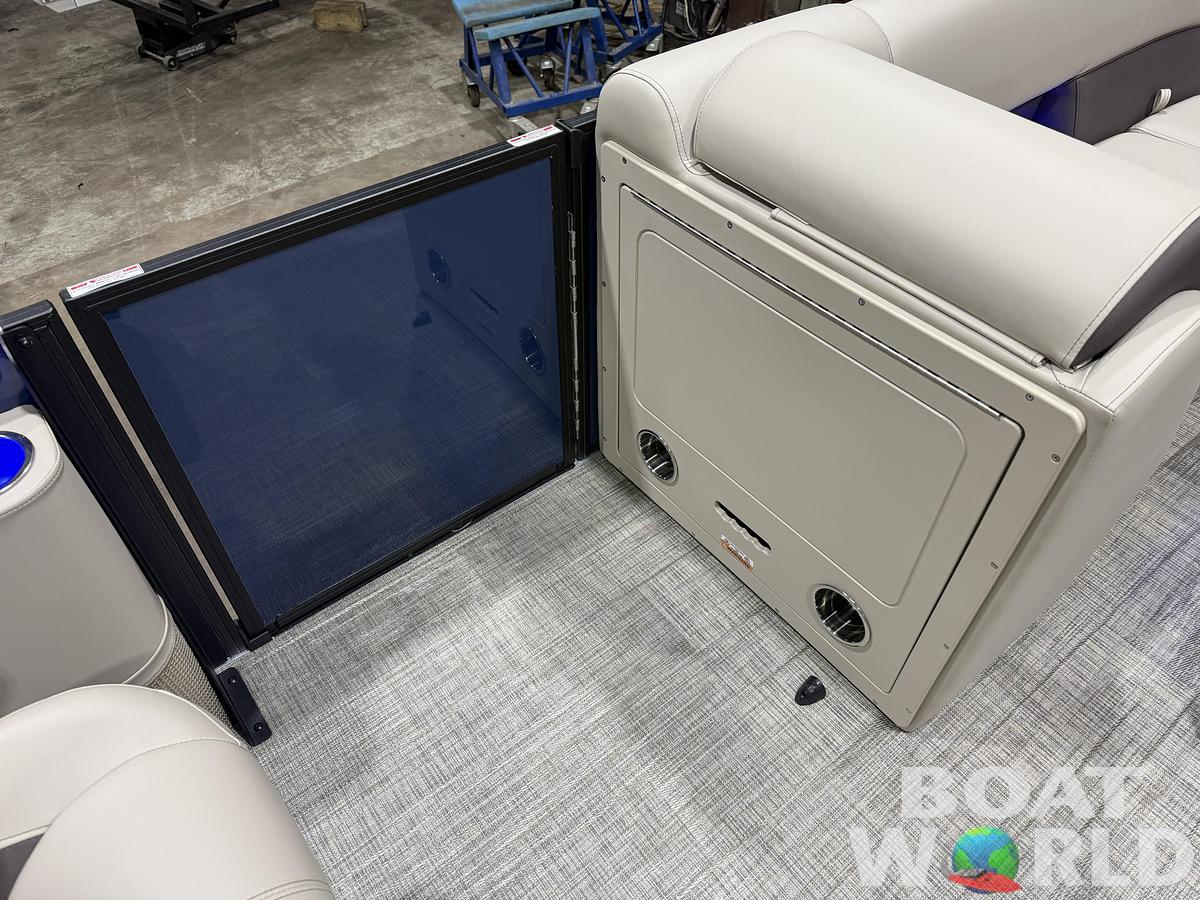 2026 Bentley Pontoons Legacy 220 QSB Swingback 