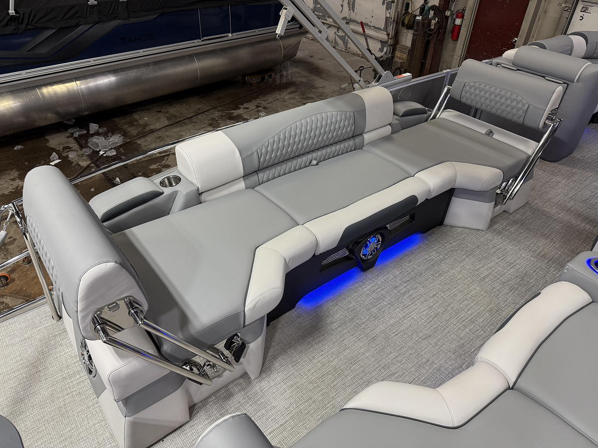 2025 Tahoe Pontoons Cascade 2385 Quad Lounge Shift Tritoon & 225HP 4-Stroke