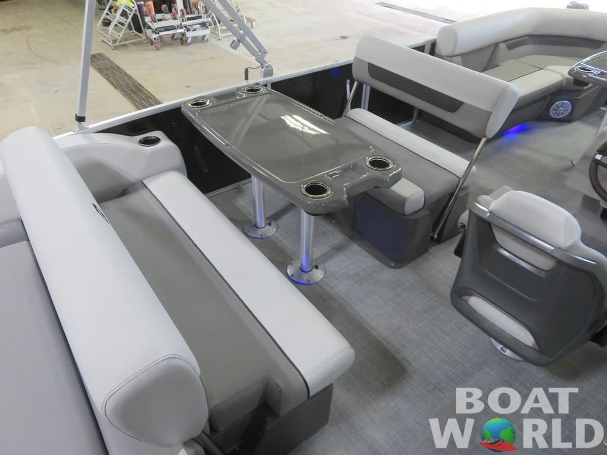 2025 Princecraft Vectra 21 RL Dinette Swingback Pontoon & Mercury 4-Stroke EFI