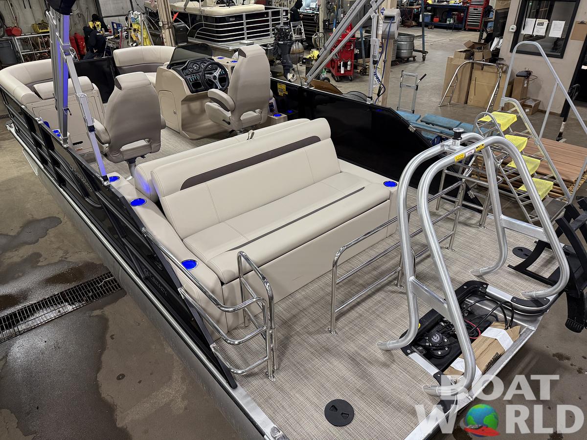2025 Bentley Pontoons Legacy 223 Swingback Tritoon & Honda 4-Stroke EFI