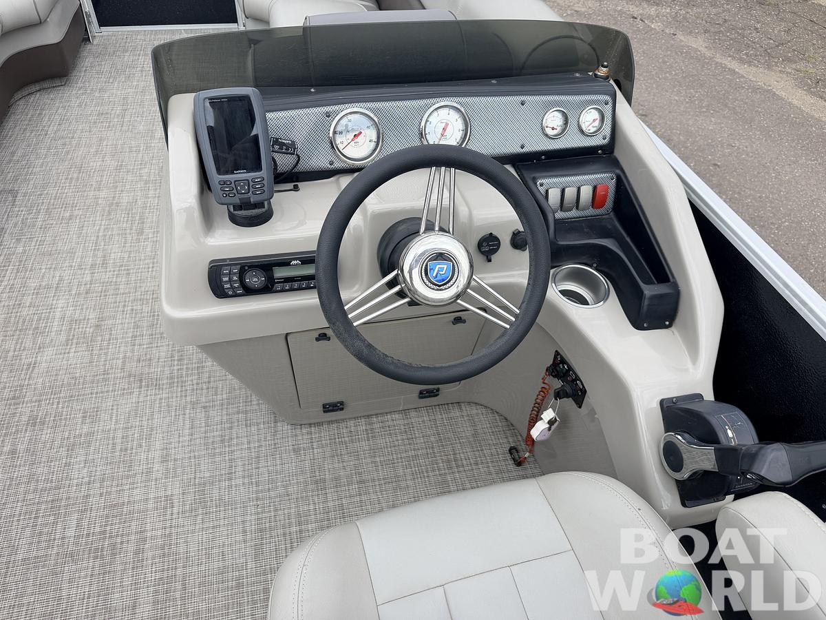 Used 2016 Premier 220 SunSpree & 50HP Honda 4Stroke -$24,995