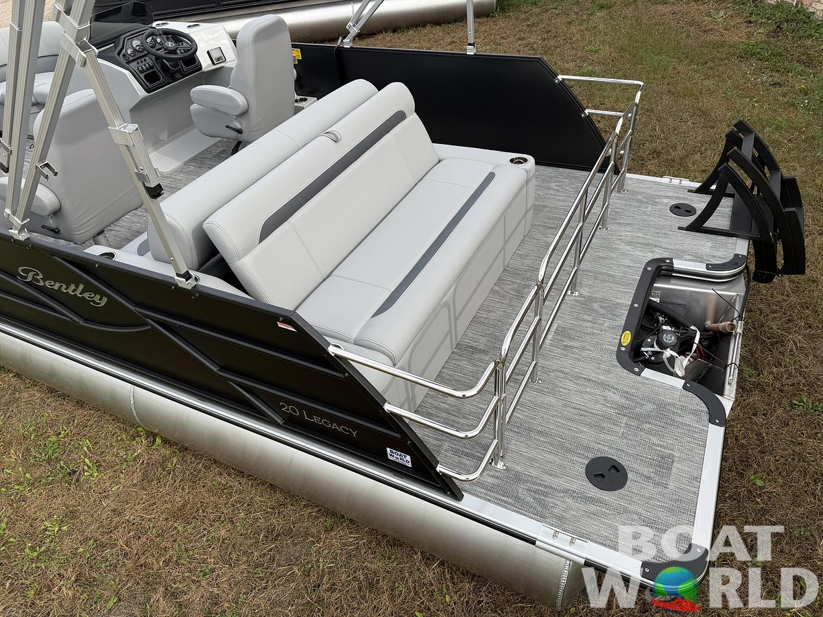 2025 Bentley Pontoons Legacy 200 Swingback