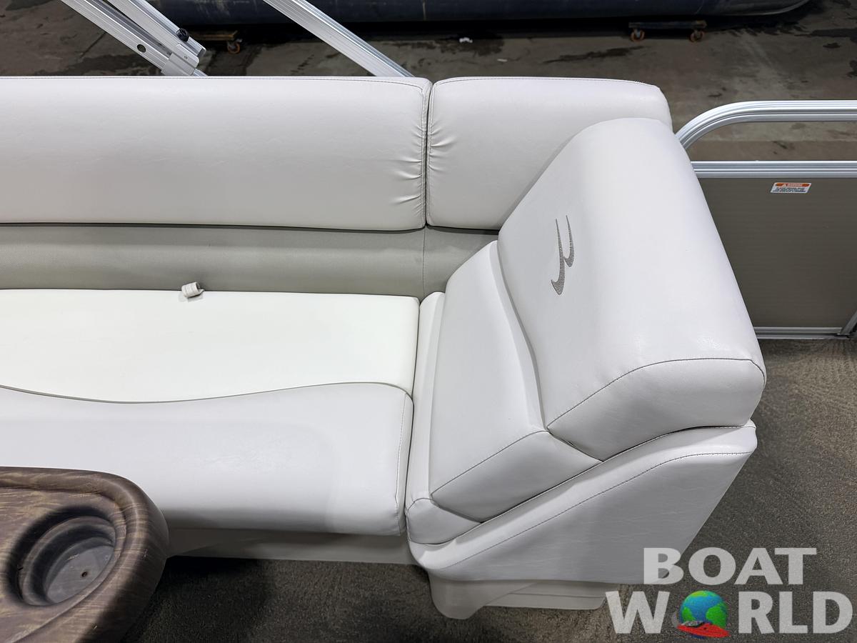 Used 2014 Bennington 21 SLX & 90HP Yamaha 4Stroke -$19,995