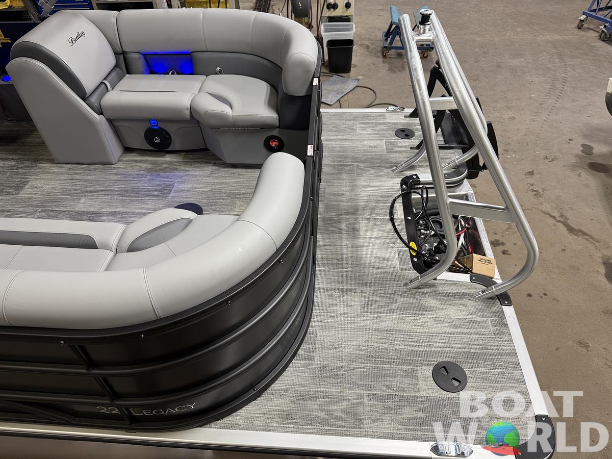 2025 Bentley Pontoons Legacy 223 Navigator Quad Lounge Tritoon & Honda 4-Stroke EFI