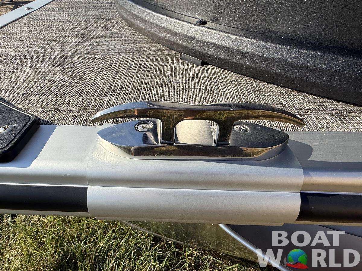 2026 Bentley Pontoons Legacy 223 Navigator DL Quad Lounge Tritoon & Honda 4-Stroke EFI