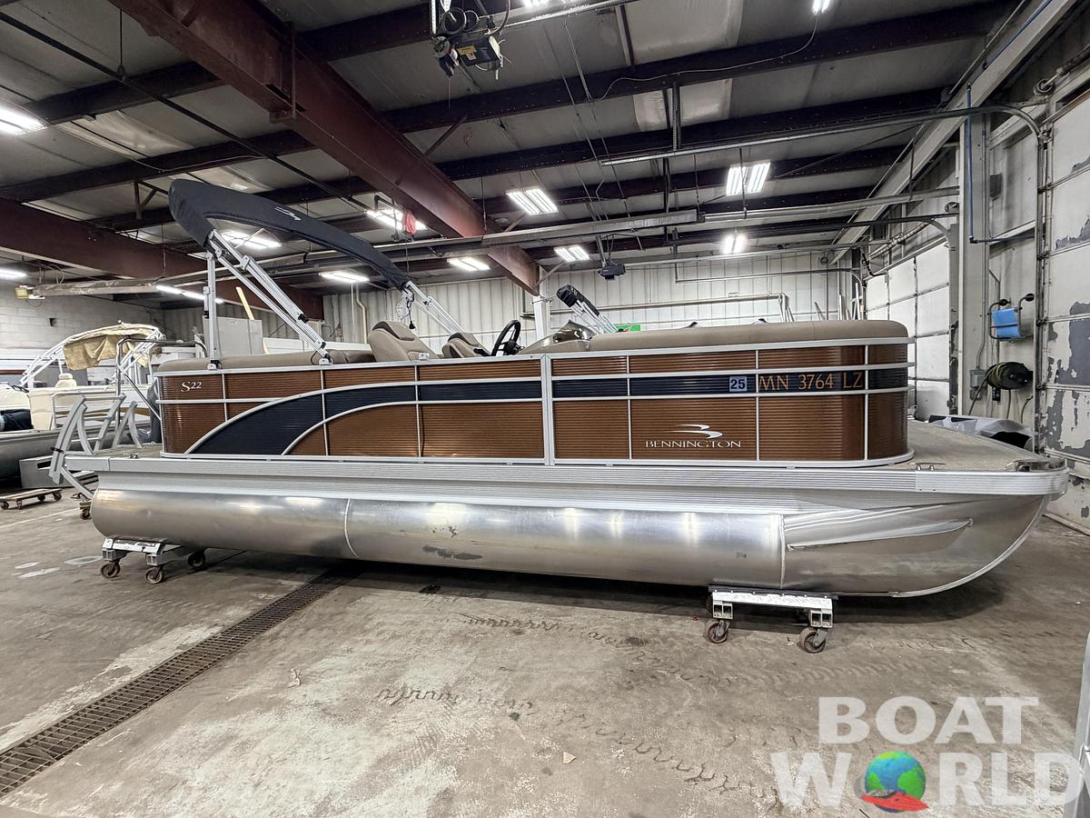 Used 2020 Bennington 22S Quad Lounge Pontoon