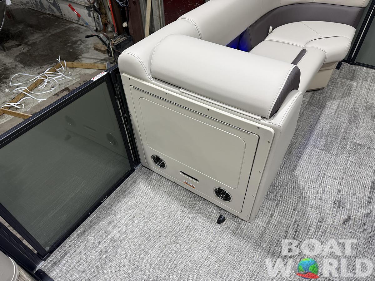 2026 Bentley Pontoons Legacy 220 Swingback