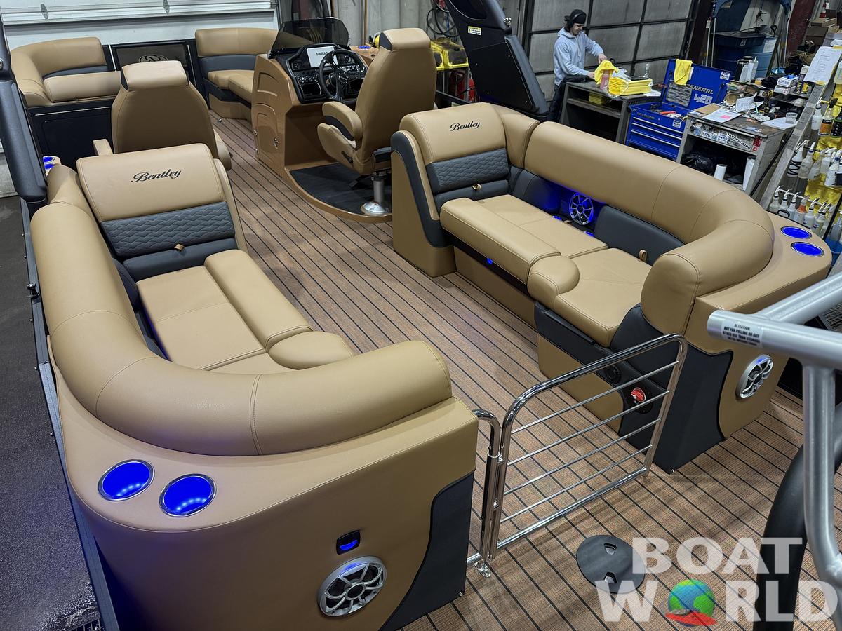 2026 Bentley Pontoons Elite 253 Admiral 350HP Quad Lounge Tritoon