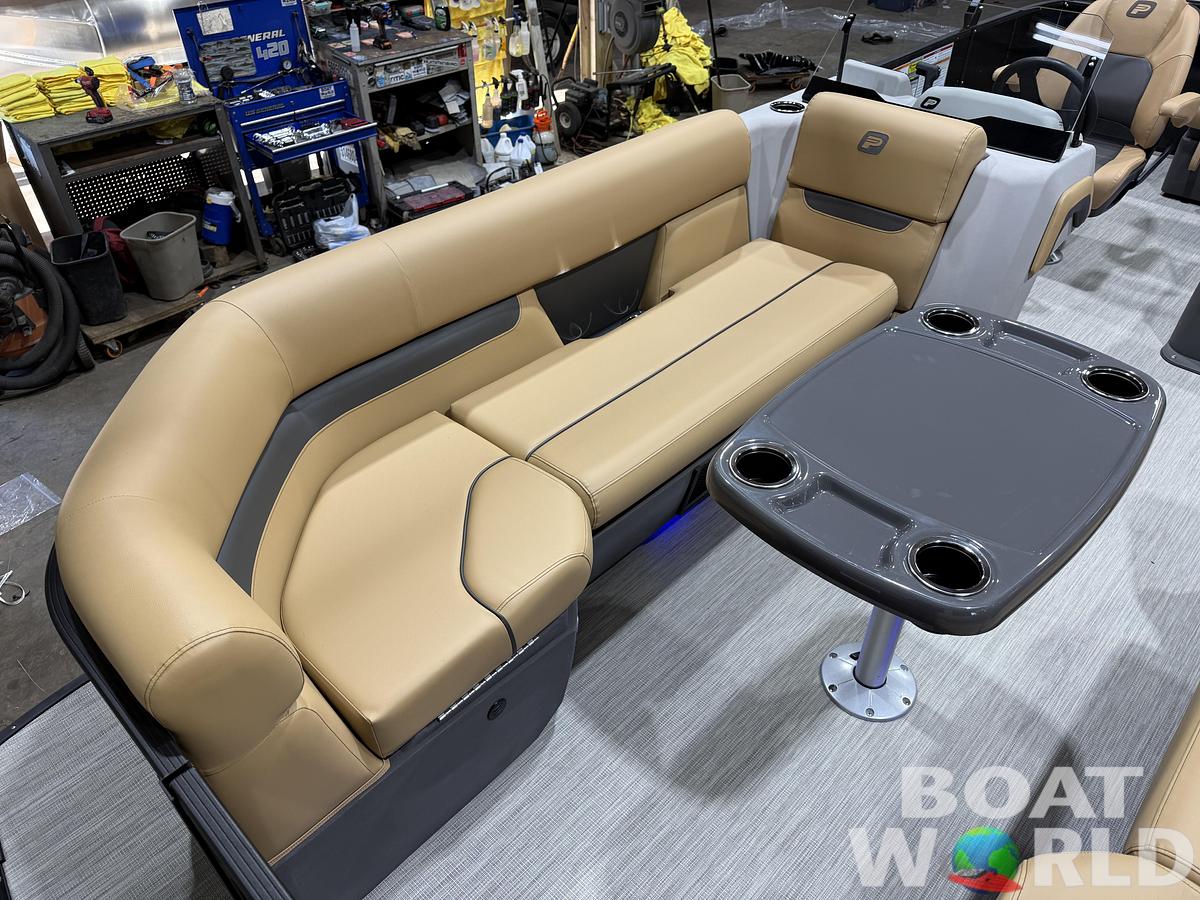 2027 Princecraft Vectra 23 RL Dinette Swingback $36,995