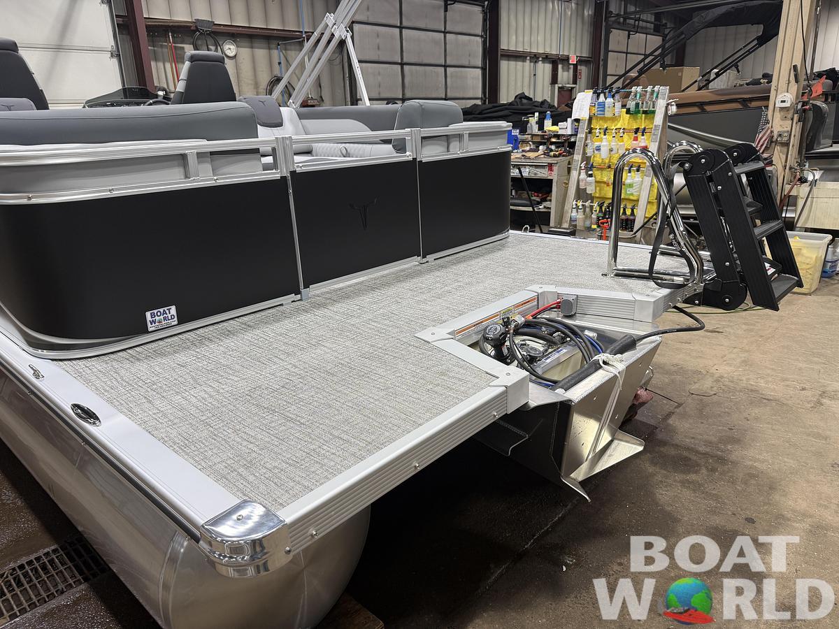 2026 Tahoe LTZ 2385 Quad Lounge & 4-Stroke $38995