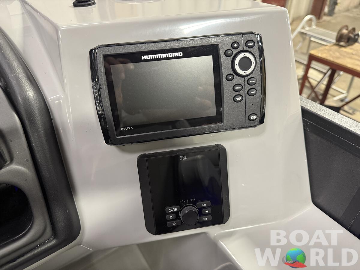 2026 Bentley Pontoons Legacy 223 Navigator Quad Lounge Tritoon 