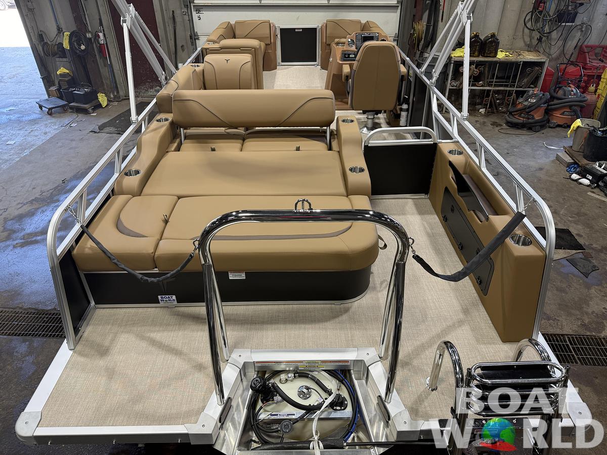 2027 Tahoe Sport VRB SE 2385 Swingback & 4-Stroke $35995