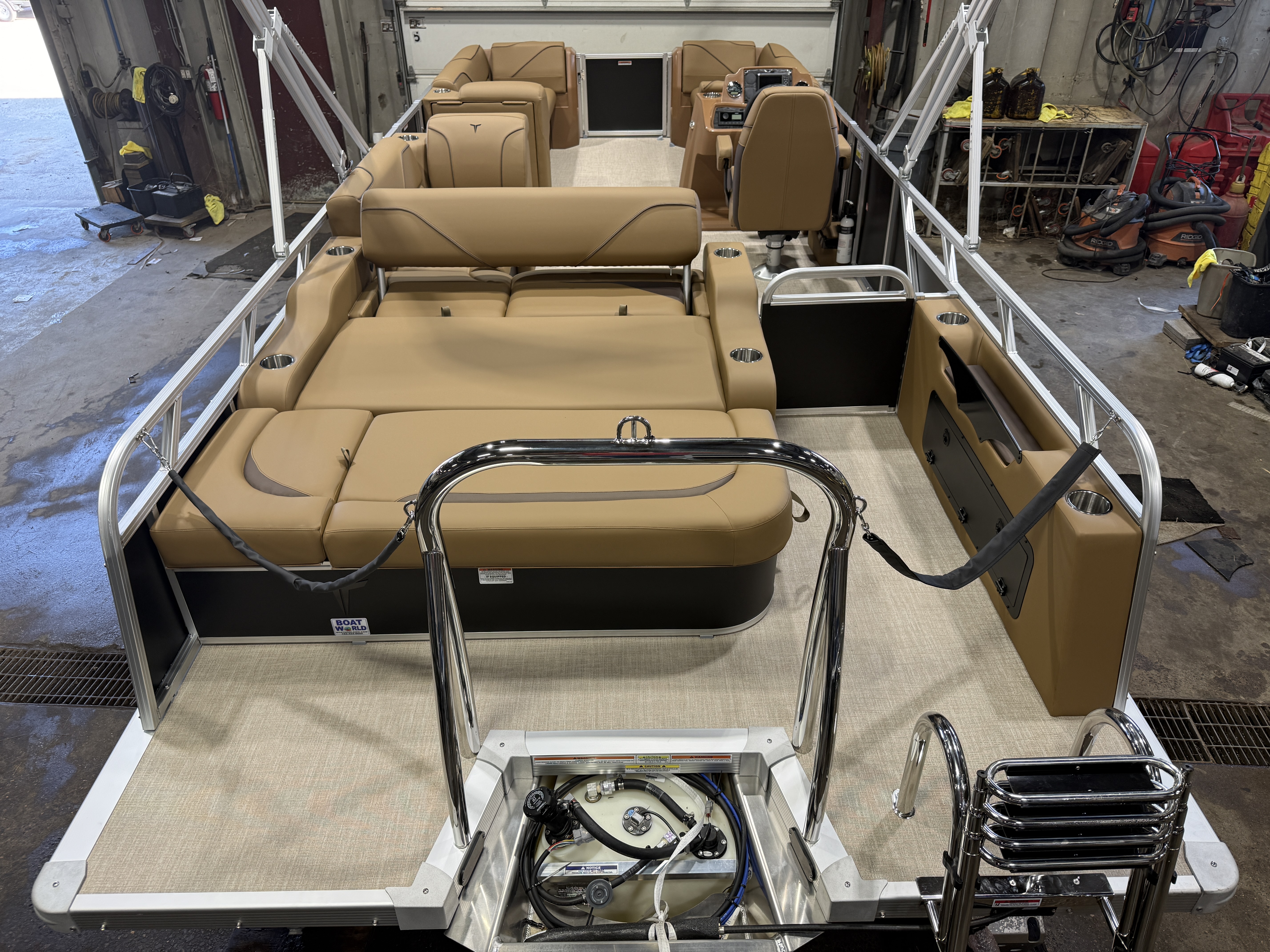 2027 Tahoe Sport VRB SE 2385 Swingback & 4-Stroke $35995