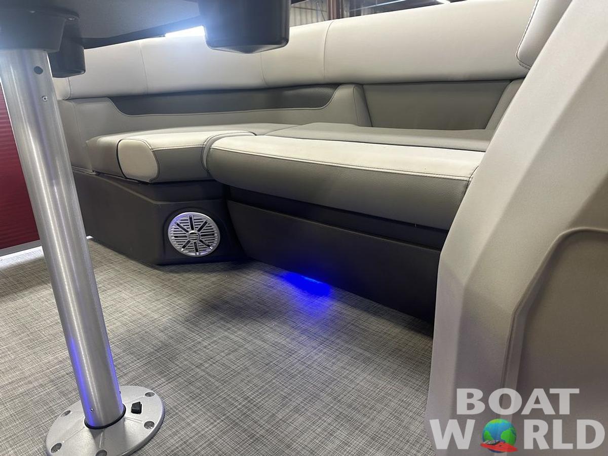 2025 Princecraft Vectra 21 RL Swingback Lounge Pontoon & Mercury 4-Stroke EFI