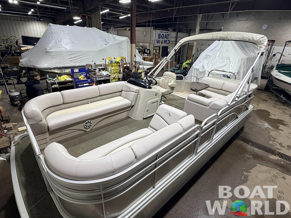 Used 2014 Bennington 21 SLX & 90HP Yamaha 4Stroke -$19,995