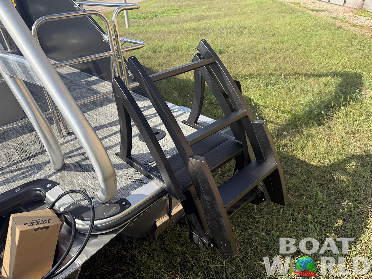 2026 Bentley Pontoons Legacy 223 Swingback Tritoon & Honda 4-Stroke EFI