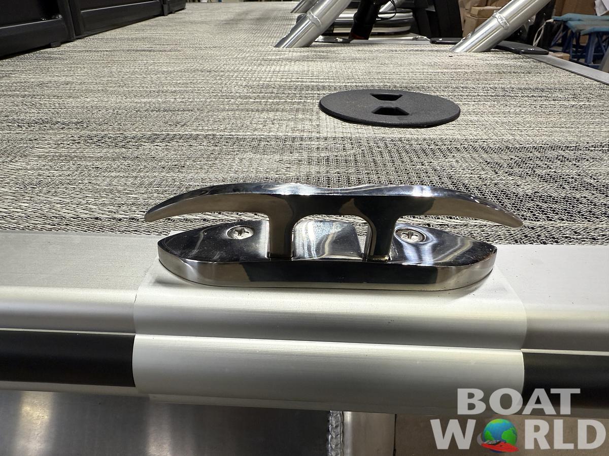 2026 Bentley Pontoons Legacy 220 Navigator DL Quad Lounge