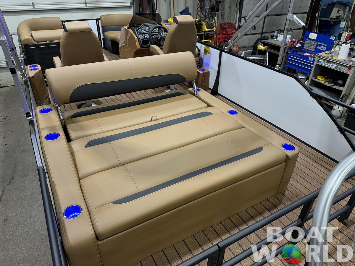 2026 Bentley Pontoons Legacy 220 Swingback