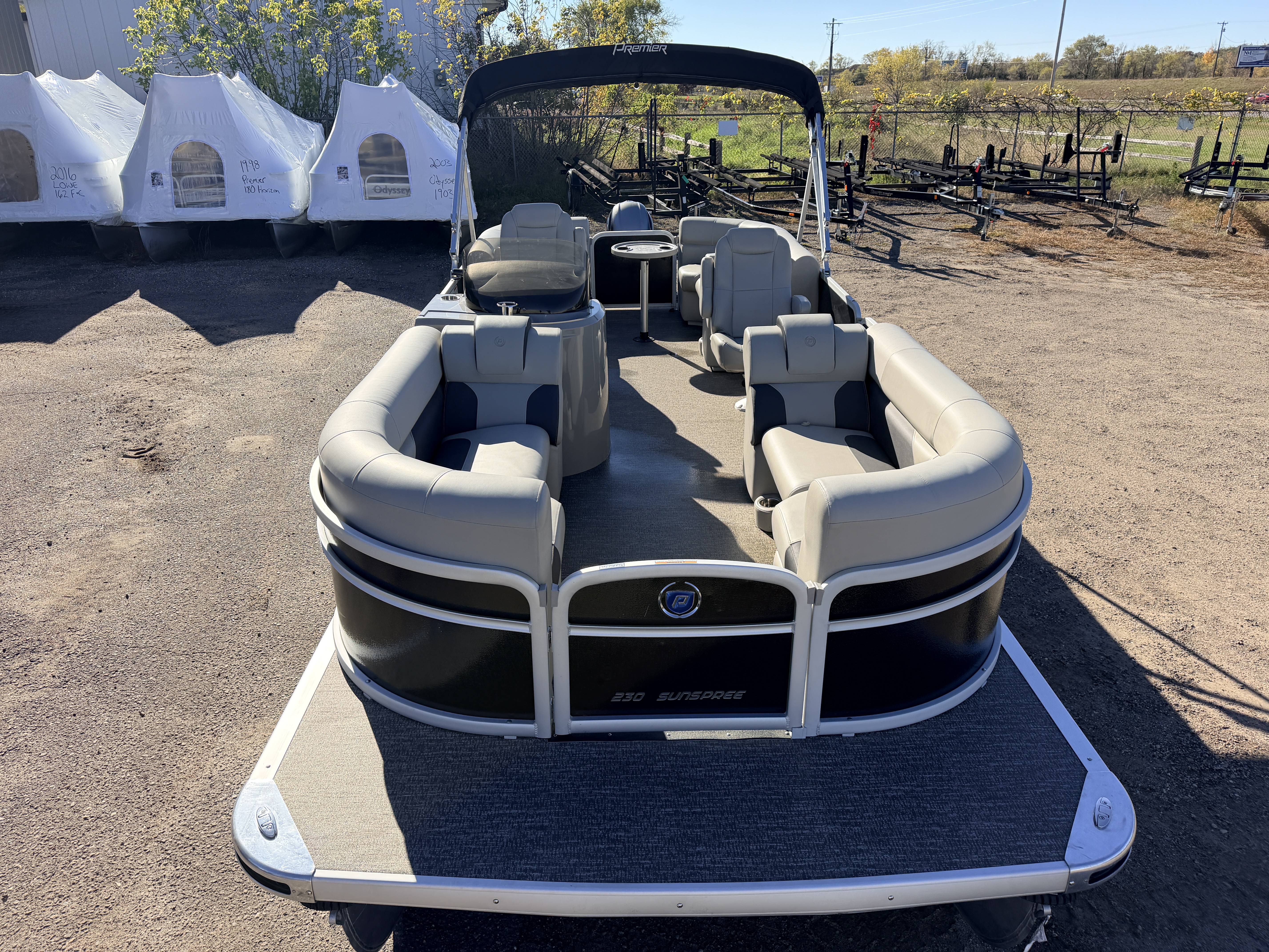 Used 2022 Premier 230 SunSpree RF & 116HP Yamaha 4Stroke -$34,995