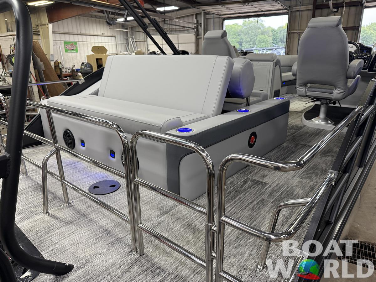 2026 Bentley Pontoons Elite 223 Swingback Tritoon