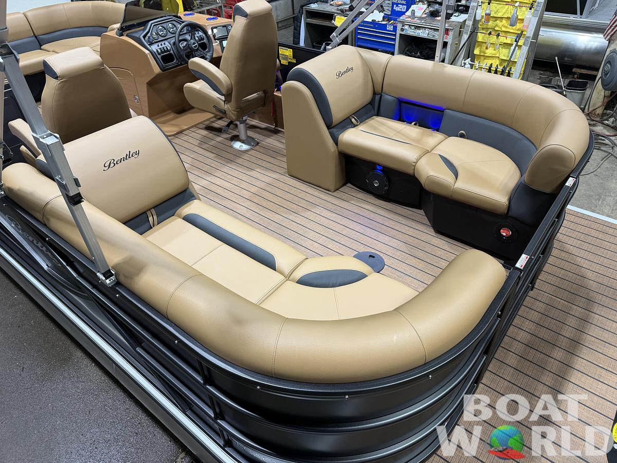 2026 Bentley Pontoons Legacy 220 Navigator Quad Lounge