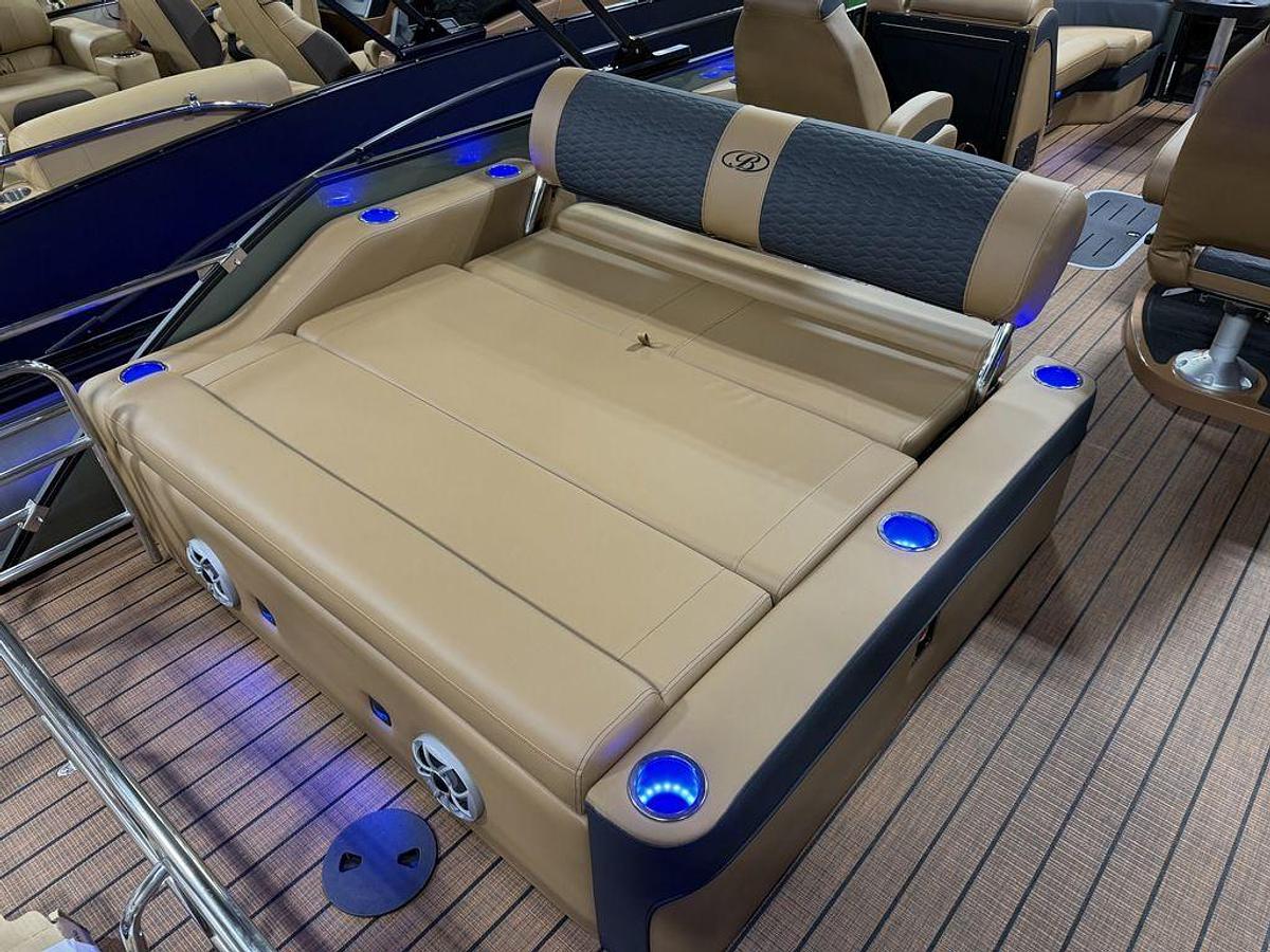 2025 Bentley Pontoons Elite 223 Swingback Tritoon & Honda 4-Stroke EFI