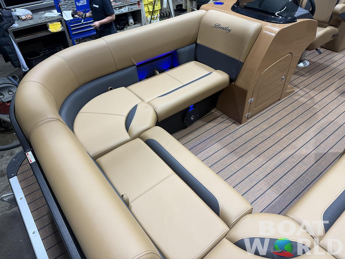 2026 Bentley Pontoons Legacy 220 Navigator Quad Lounge