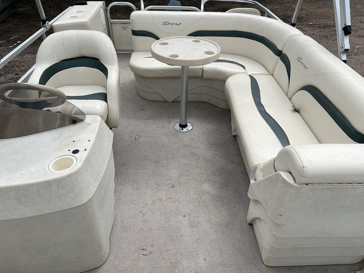 Used 2005 Bennington Sedona F21 Pontoon