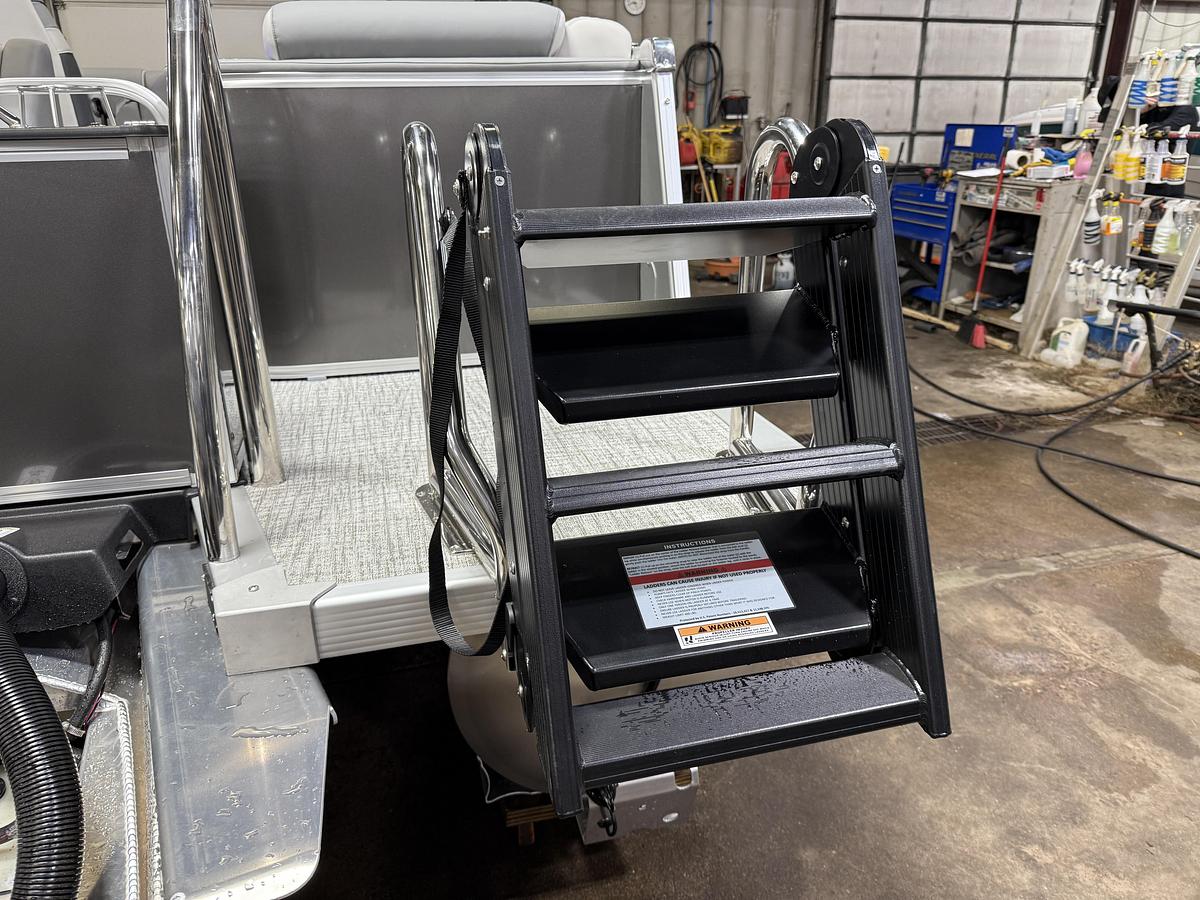 2025 Tahoe Pontoons Cascade 2385 Quad Lounge Tritoon & 225HP 4-Stroke