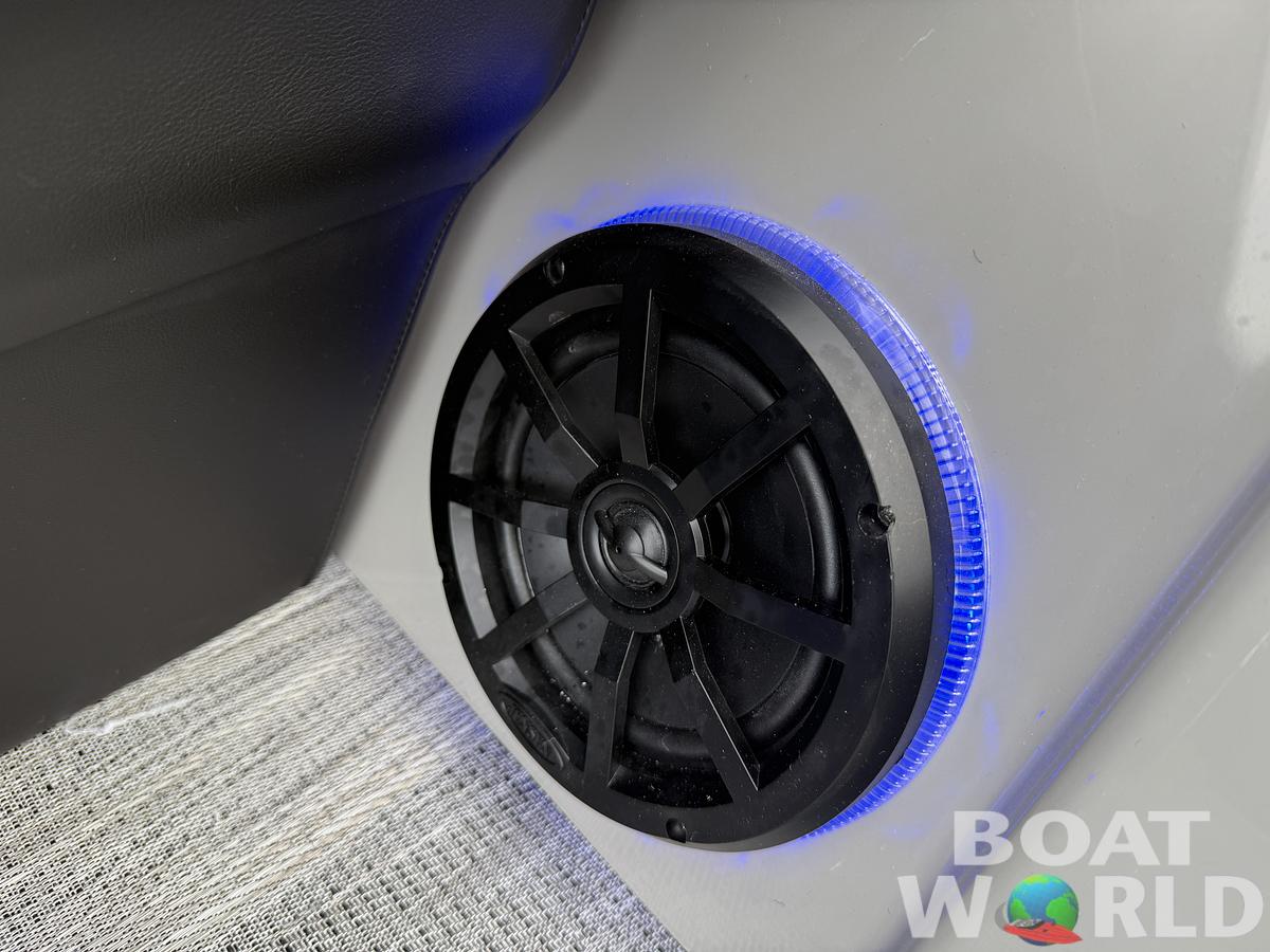 2026 Montego Bay 8522 Quad Lounge Tritoon 