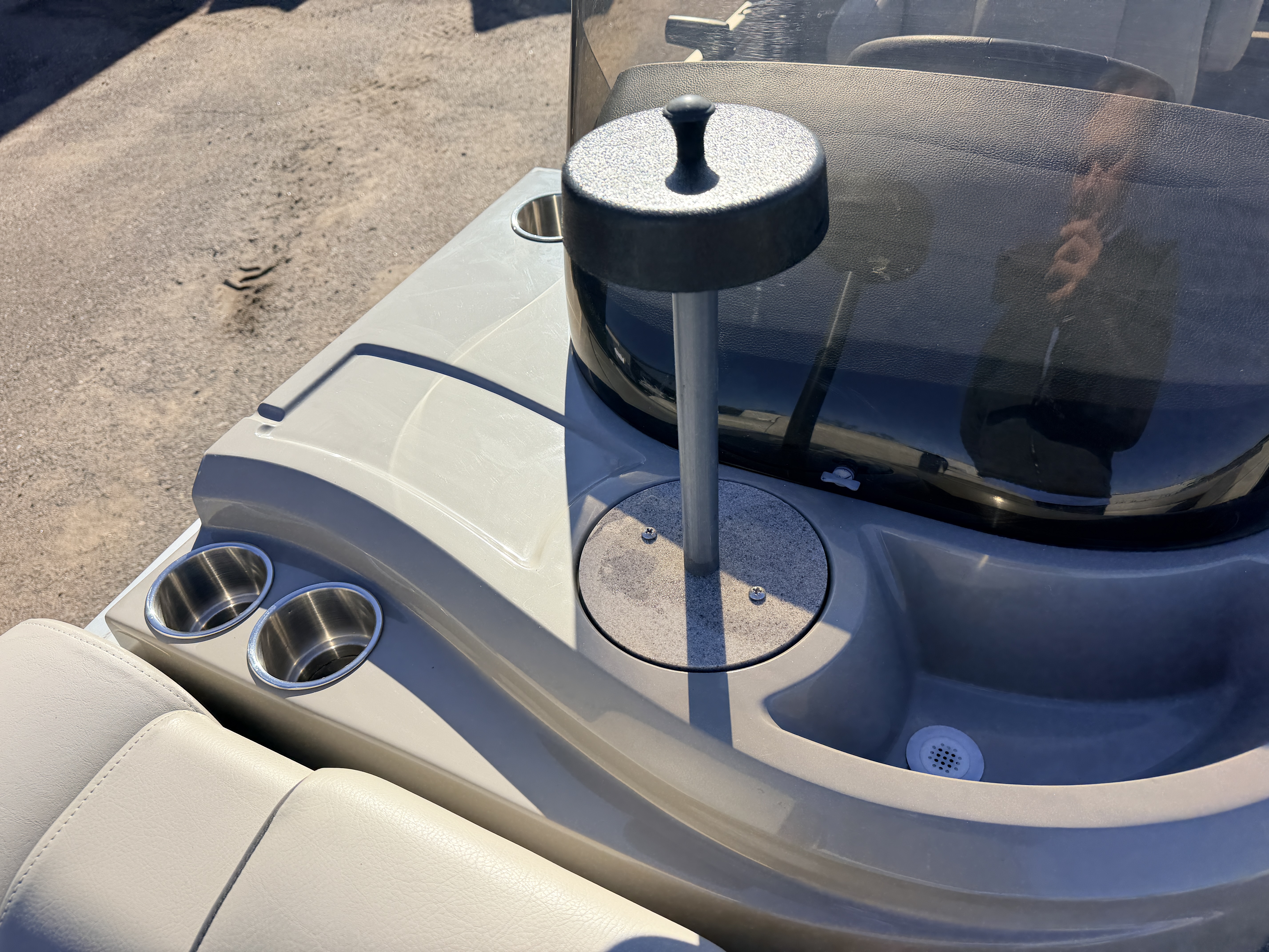 Used 2022 Premier 230 SunSpree RF & 116HP Yamaha 4Stroke -$34,995
