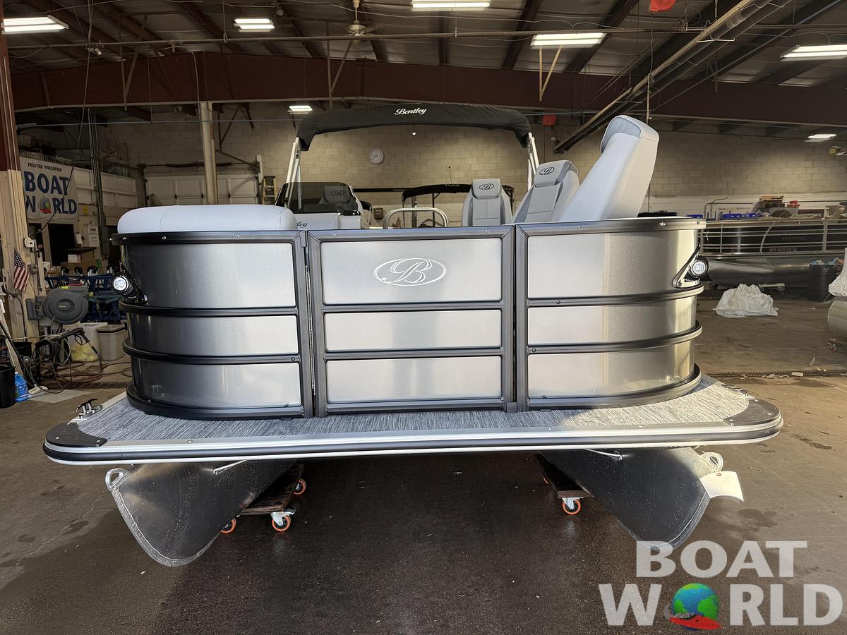 2026 Bentley Pontoons Legacy 220 Navigator DL Quad Lounge