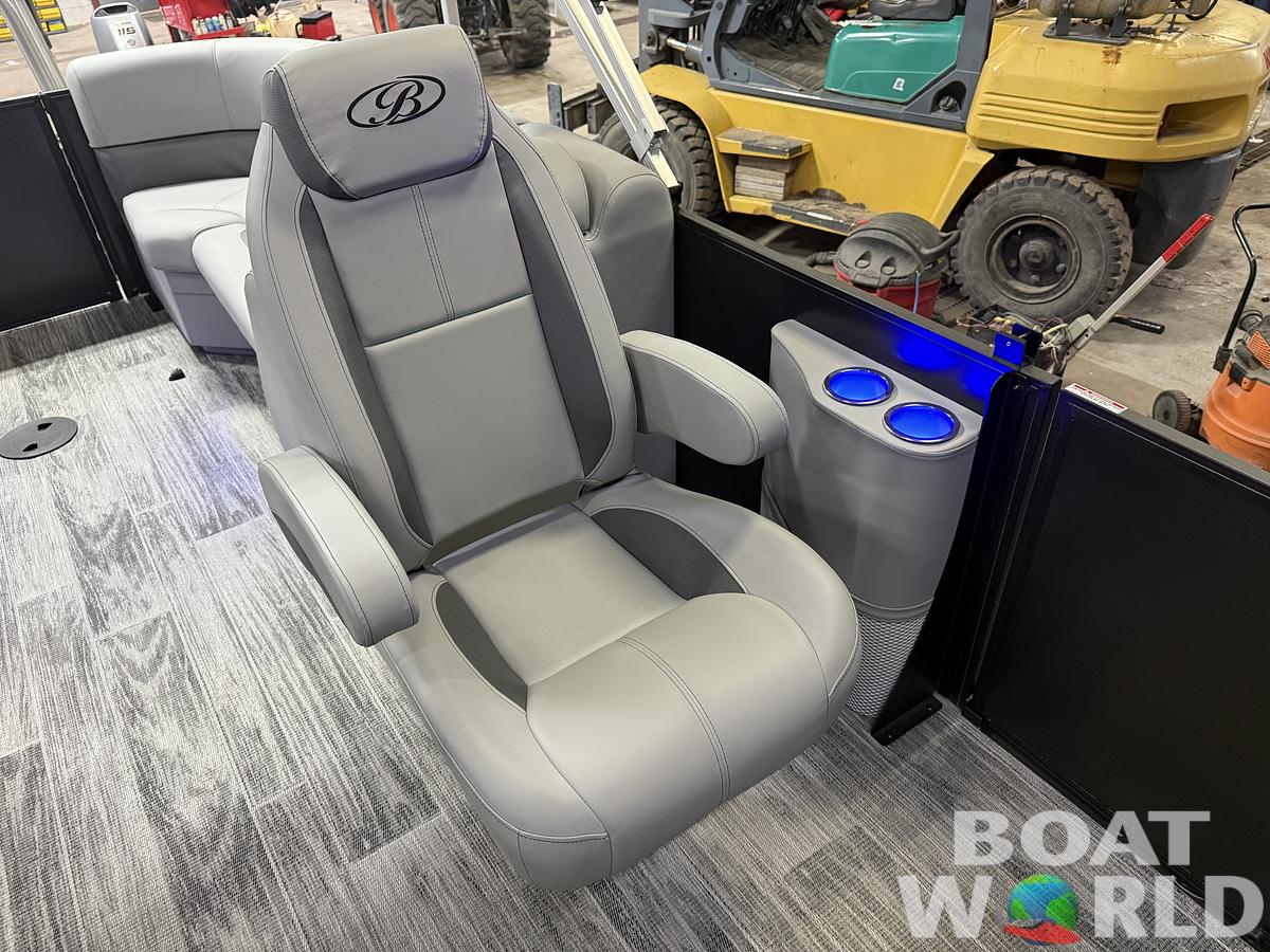 2025 Bentley Pontoons Legacy 223 Navigator Quad Lounge Tritoon & Honda 4-Stroke EFI