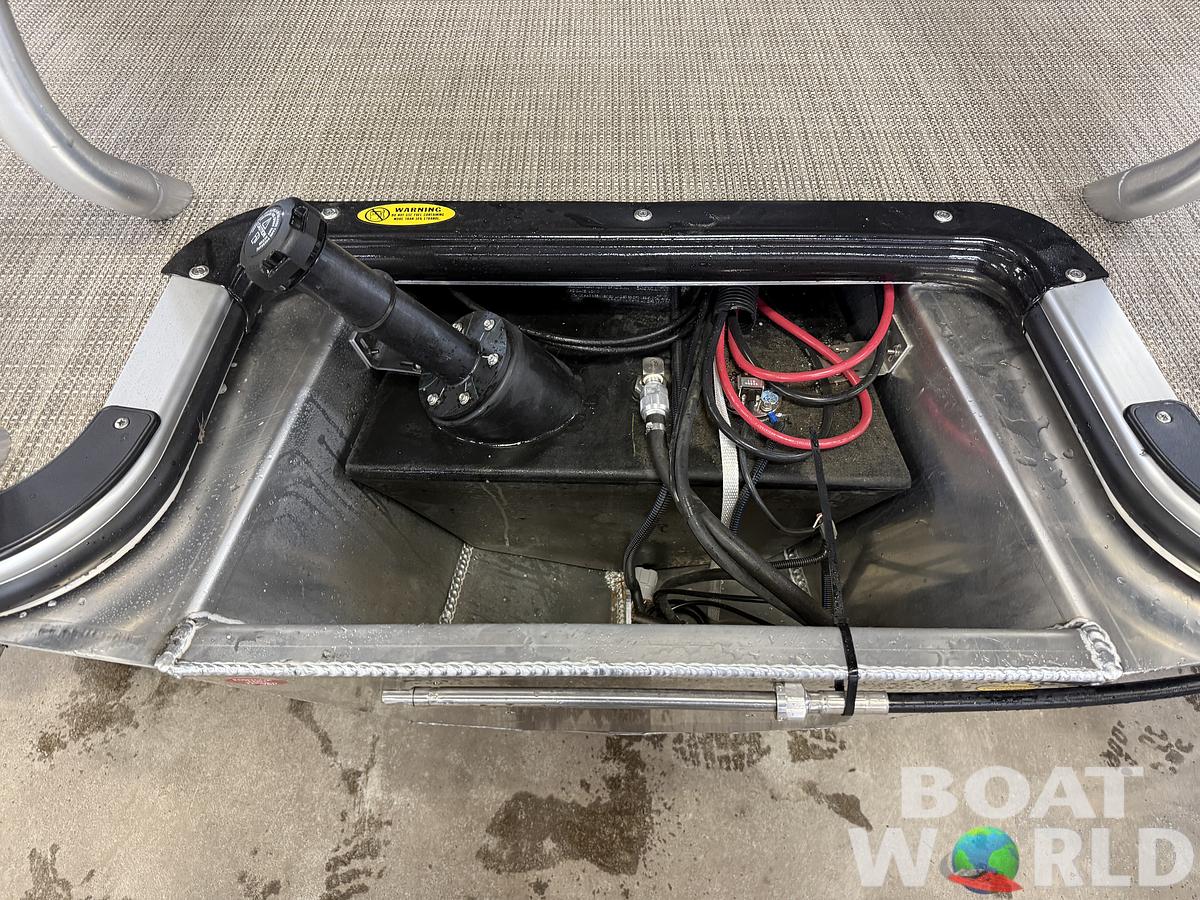 2025 Bentley Pontoons Legacy 220 Navigator Quad Lounge & Honda 4-Stroke EFI