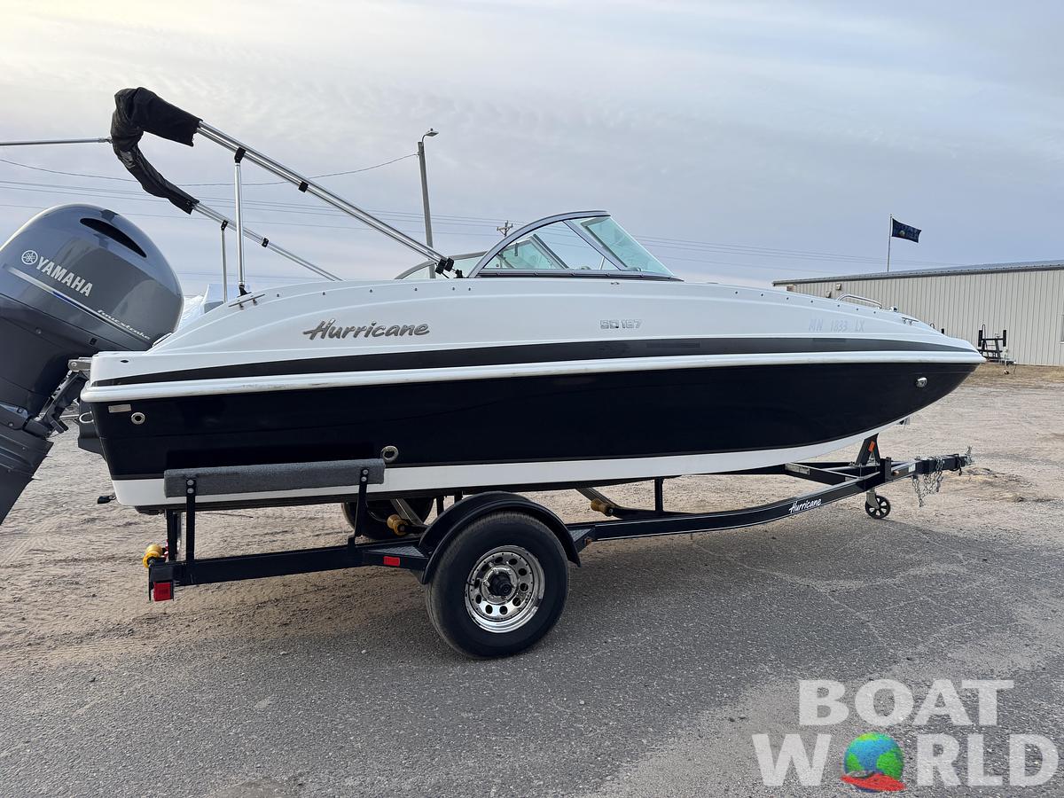 Used 2019 Hurricane SunDeck 187 with 150HP Yamaha Fourstroke EFI Outboard