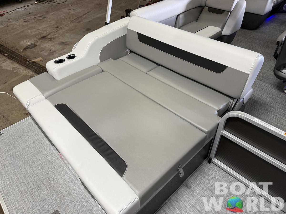 2026 Princecraft Vectra 23 RL Swingback Lounge Pontoon