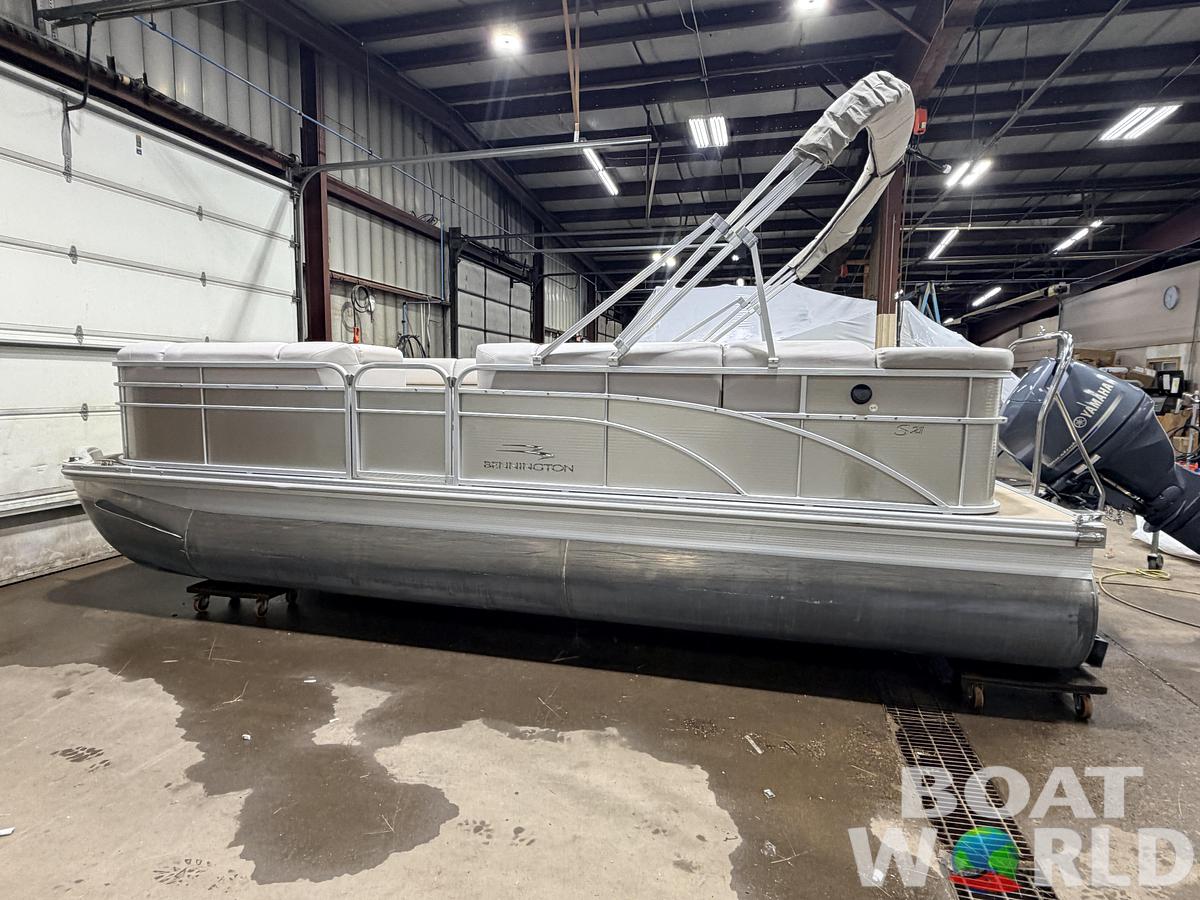 Used 2014 Bennington 21 SLX & 90HP Yamaha 4Stroke -$19,995