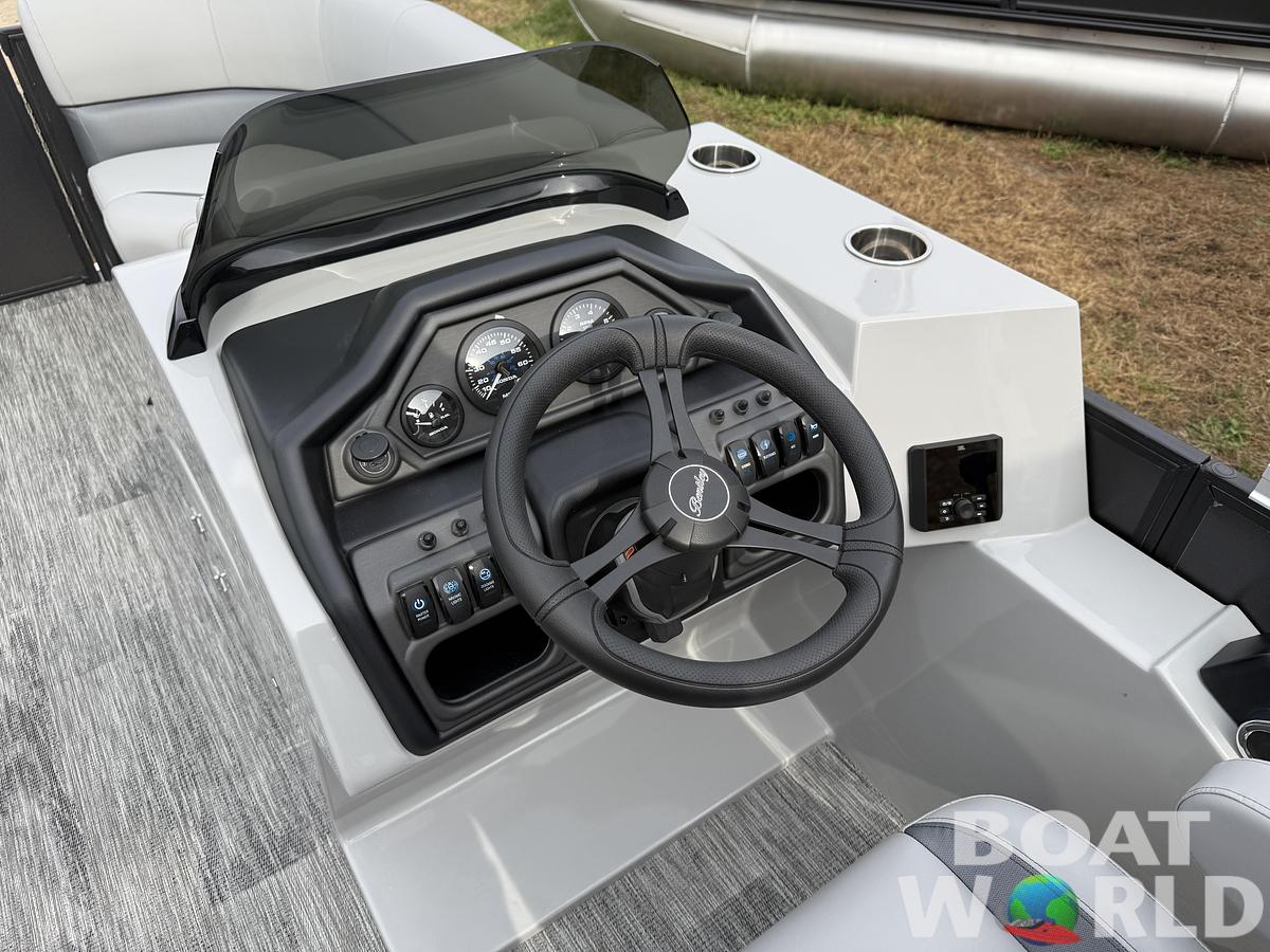 2025 Bentley Pontoons Legacy 200 Swingback