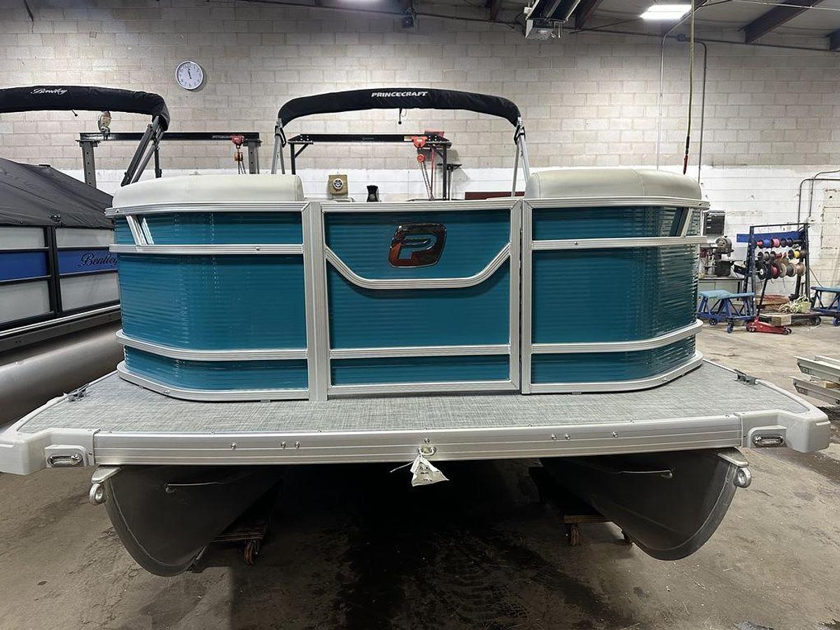 2025 Princecraft Vectra 23 RL Swingback Lounge Pontoon & Mercury 4-Stroke EFI